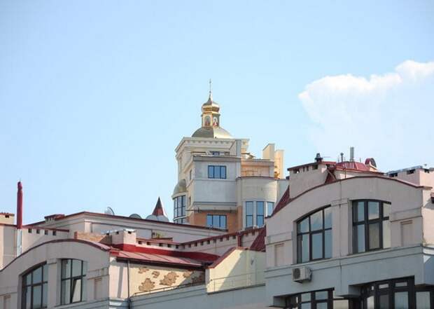Церковь на крыше жилого дома в Киеве