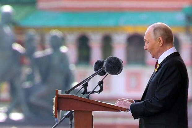 Путин на параде Победы заявил о моральной силе россиян