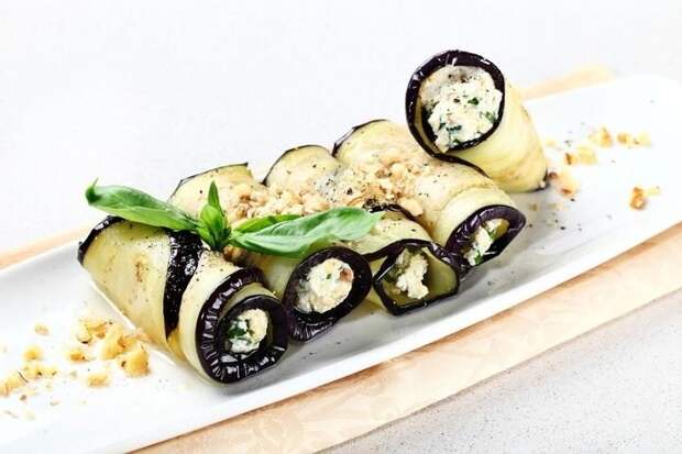 6 вкусных способов приготовить рулетики из баклажанов