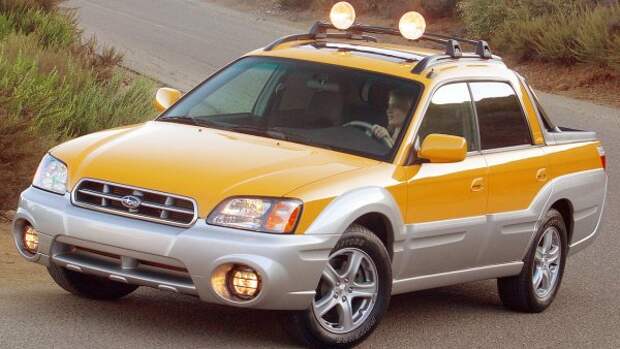 Примерно через 15 лет после того, как производство Brat было прекращено, Subaru вернулась на рынок пикапов с моделью Baja, выпущенной в 2003 году.Опять же, это не традиционный пикап.Subaru взяла существующий универсал Outback и отрезала ему заднюю часть крыши, создав небольшую «ложе» для погрузки. Для этой модели цвет чрезвычайно важен и может сделать автомобиль очень хорошим.Двухцветные модели с контрастными пластиковыми защитными элементами и вовсе нелепы, а в сочетании с полированной дугой багажника все выглядит чертовски тесно.