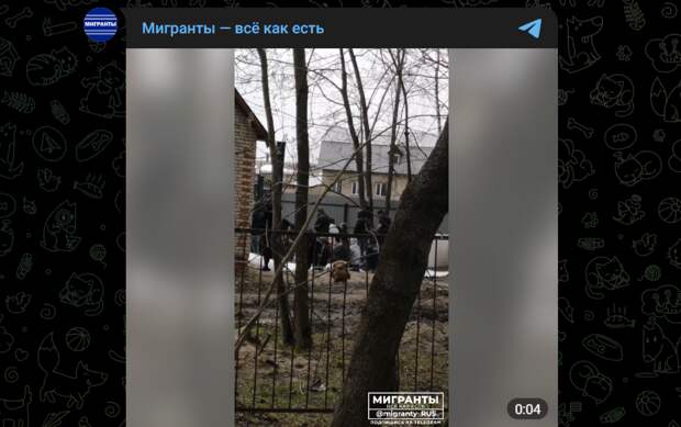 Мечеть на кладбище: в Раменском мигранты молятся там, где хоронят местных