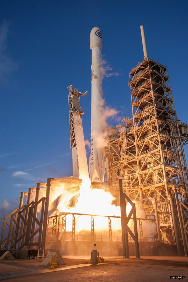 Falcon 9 вывел спутник-шпион на орбиту, а затем успешно приземлился (11 фото)