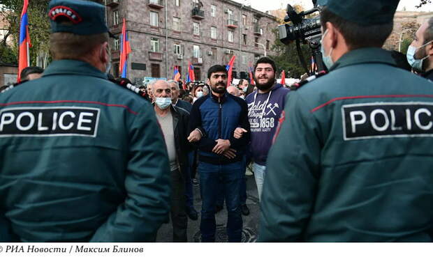 "Он предатель!" Армянская оппозиция о властях, миротворцах и Карабахе