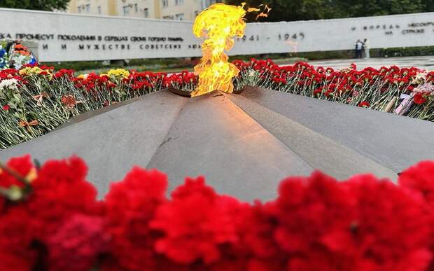 "Склоняем головы": Павел Малков почтил память героев блокадного Ленинграда