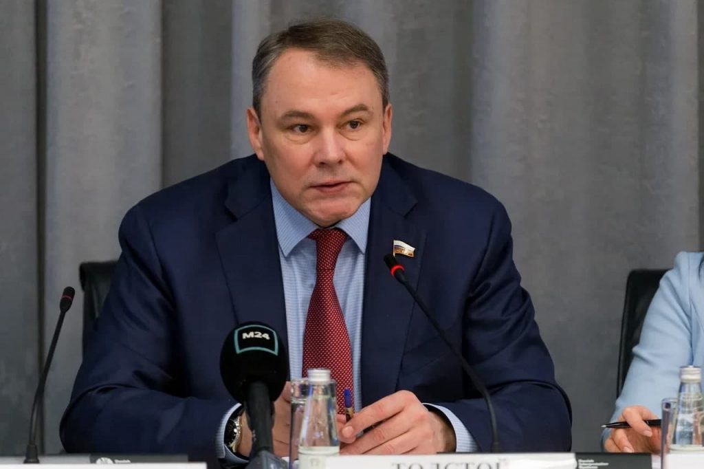 Жители Люблино попросили Петра Толстого помочь с благоустройством двора