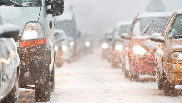 Снежный коллапс: девятибалльные пробки парализовали утром Симферополь