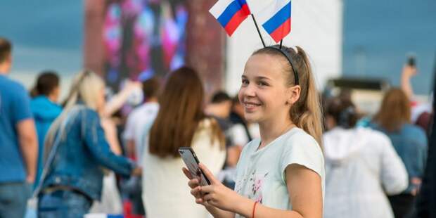 Молодежь Москвы создала «живую» карту России на Поклонной горе. Фото: Ю. Иванко mos.ru