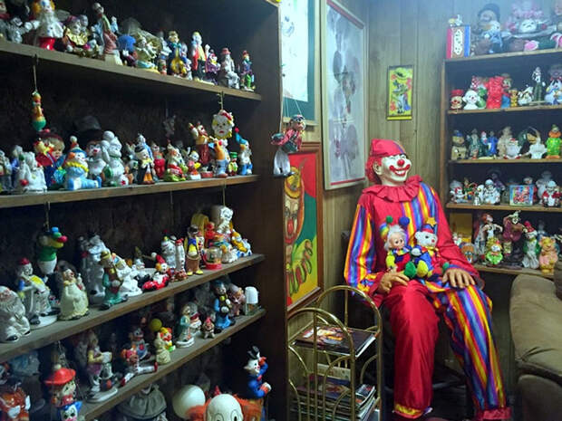 the-clown-motel-tonopah-nevada-3