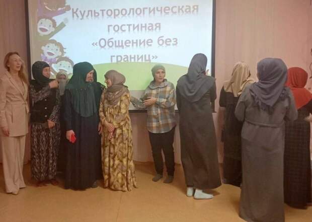 Мамы в хиджабах рассказали как правильно накрыть достархан в детском саду Перми: Русская мама рассказала как все произошло