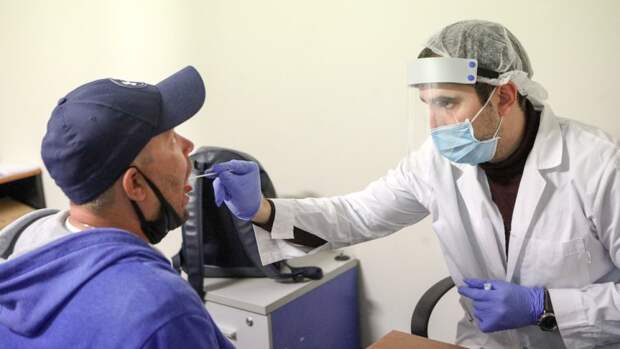 Заболеваемость коронавирусом в Петербурге приближается к выходу на плато