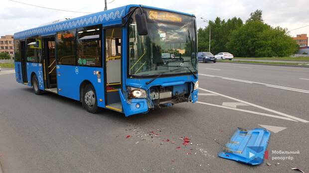 На Алтуфьевском шоссе автобус и легковушка не поделили дорогу
