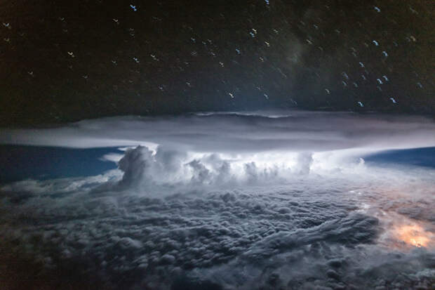 12. Шторм, похожий на ядерный взрыв, над дождевым лесом в Колумбии пилот, фотография, шторм