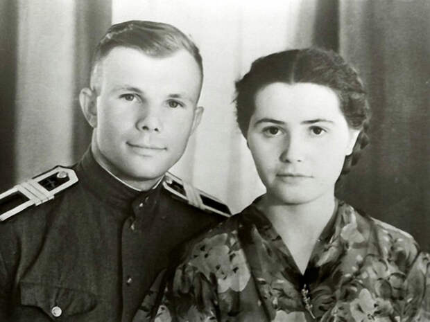2. За два дня до полёта в космос Юрий Гагарин написал прощальное письмо супруге на случай, если произойдёт катастрофа. факты, юрий гагарин