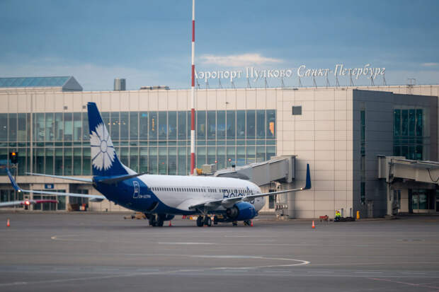 В аэропорту Пулково ввели ограничения на прием и отправку самолетов