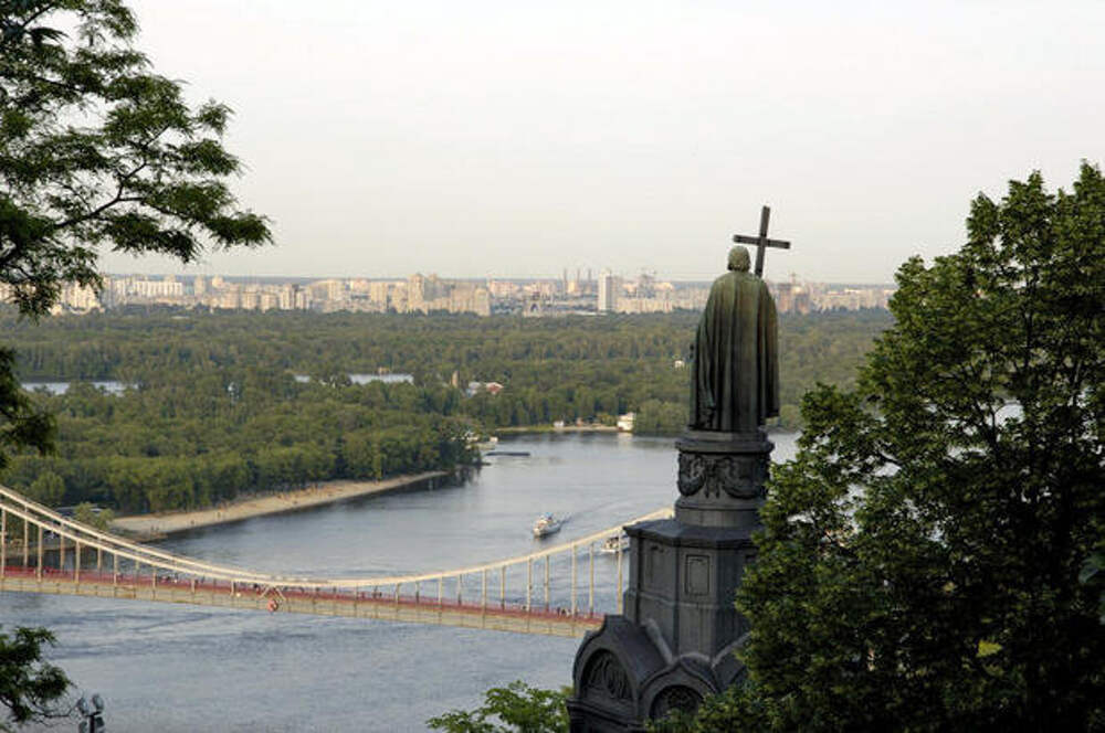 Памятник владимиру крестителю в киеве фото