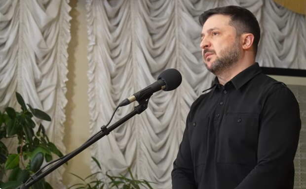 Зеленский: Запад разрешил бить по России всем, что есть