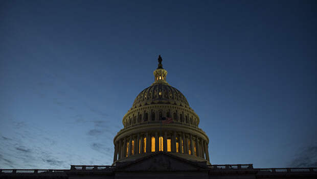Здание Конгресса США на Капитолийском холме в Вашингтоне. Архивное фото