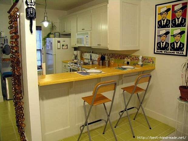 small-kitchen-with-bar-yellow (600x450, 147Kb)