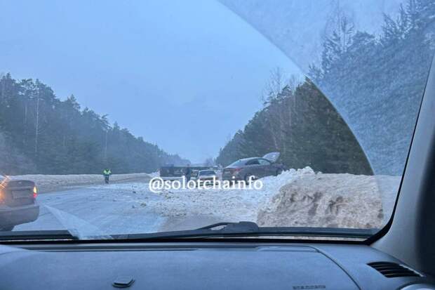 Из-за ДТП с грузовиком затруднено движение на Солотчинском шоссе под Рязанью