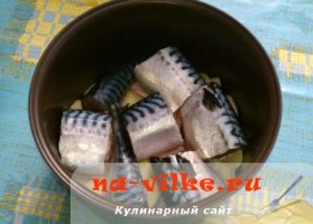 Скумбрия с картошкой и помидорами в мультиварке