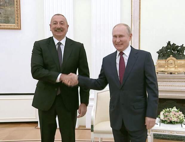 Из открытых источников в интернете. Президент Азербайджана Ильхам Алиев и президент РФ Владимир Путин.