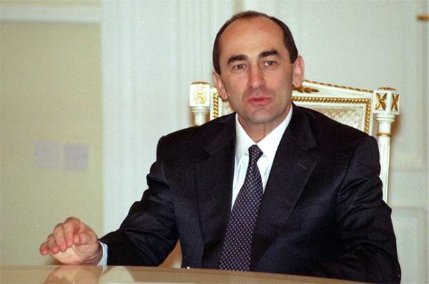 Роберт Кочарян.
