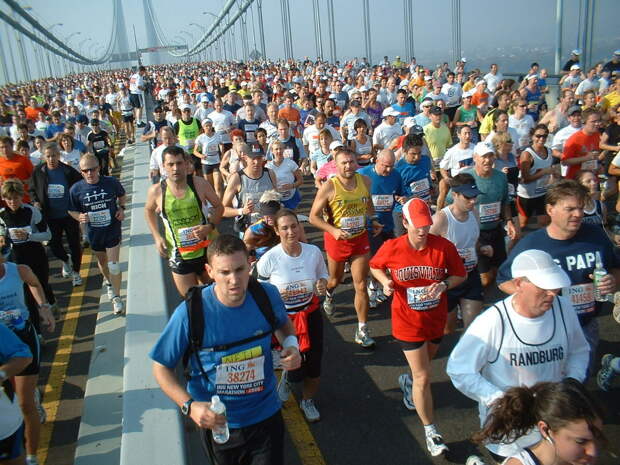 https://upload.wikimedia.org/wikipedia/commons/thumb/3/35/New_York_marathon_Verrazano_bridge.jpg/1200px-New_York_marathon_Verrazano_bridge.jpg