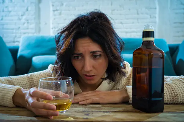 Почему алкоголь для женщин опаснее, чем для мужчин
