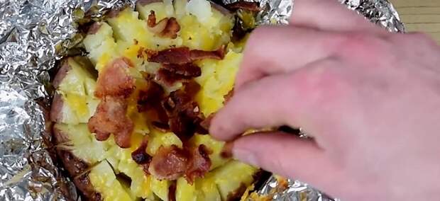 картофель запеченный с сыром в фольге
