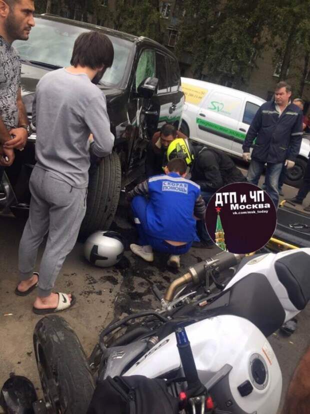 Мотоциклист погиб после столкновения с Lexus на трассе под Москвой