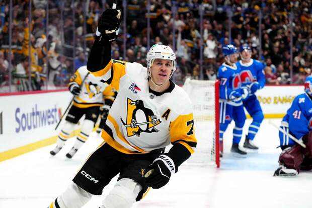 Малкин сделал дубль в первом матче после дисквалификации