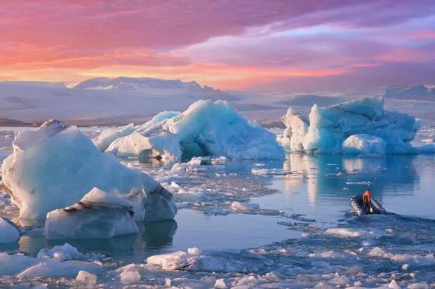 Почему Арктика нагревается быстрее Антарктики и всей планеты в целом?