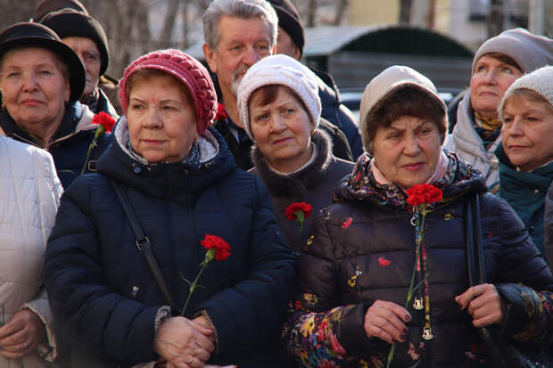 Митинг 23 февраля, памятник солдату 