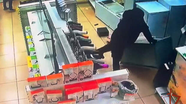 На Алтае задержали мужчину, разбившего 12 телевизоров в магазине электроники