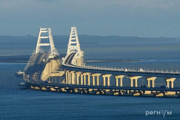 Керчь. Вид с горы Митридат на город и Крымский мост. Май 2021 года