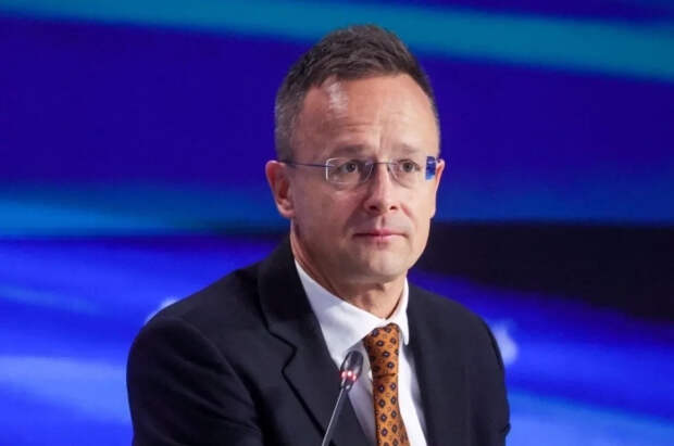 Сийярто провел встречи с Мантуровым и Лавровым в Москве