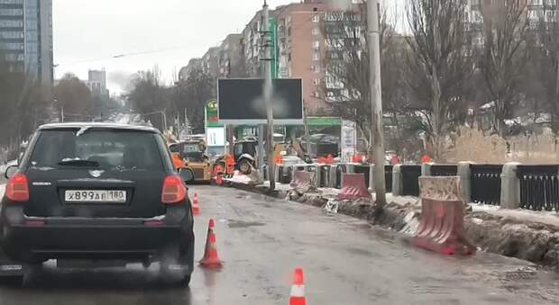 Вслед за Павшими Коммунарами, перекрыли дорогу и на Дзержинского. Теперь в центр и из центра можно добраться только по Шевченко и Мира. В пробке. http...