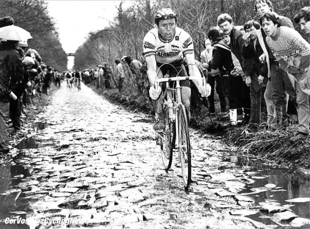 Hoogvliet - Paris - Roubaix -  Hennie Kuiper dropping the hammer on the cobbles during the 1983 Paris-Roubaix. Kuiper crashed twice, somehow maintaining his position within the lead grop, before having another setback with on six kilometers to go. At 6km, Kuiper punctured, but his team manager was able to quickly bring a new bike to him. Kuiper would enter the velodrome in Roubaix alone. foto Cor Vos ©2012