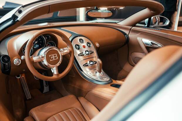 Первый прототип гиперкара Veyron Grand Sport 2008 года выпуска