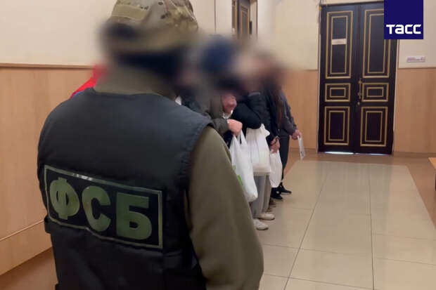 Момент задержания восьмерых диверсантов в российском регионе попал на видео