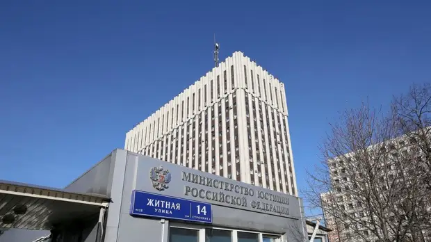 Путин поручил проанализировать закон об иноагентах