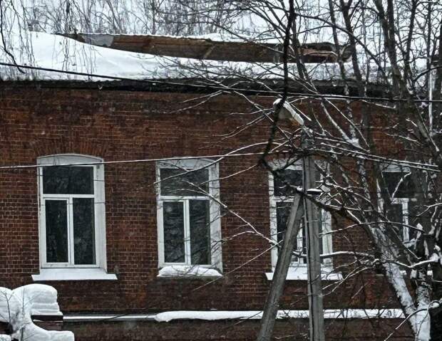Крыша больницы обрушилась в Фурманове Ивановской области