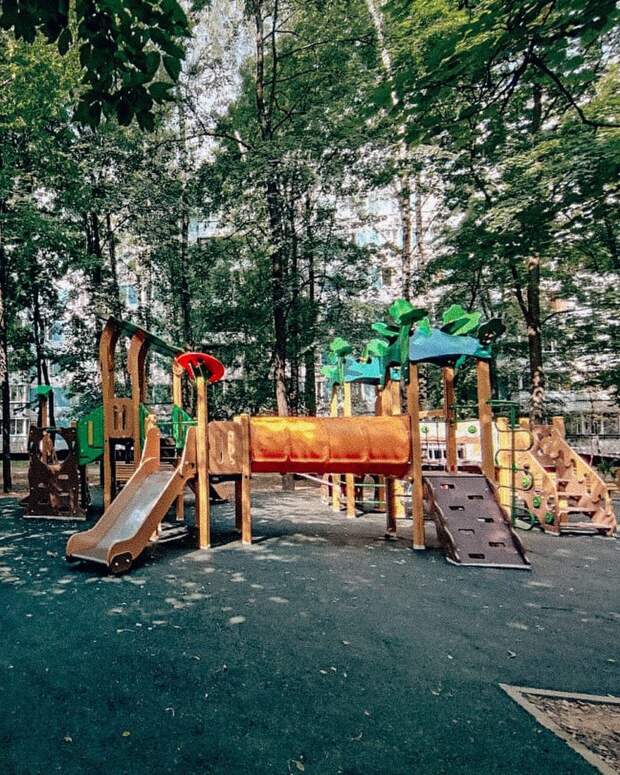 На Стартовой завершилось благоустройство детской площадки