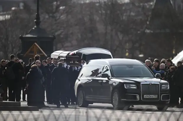 Владимира Жириновского похоронили на Новодевичьем кладбище