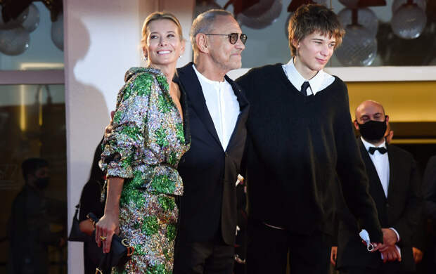 «Не тянуло к запрещенным веществам»: как сейчас выглядит 22-летний сын Высоцкой, которого не прельстили ни кино, ни модельный бизнес