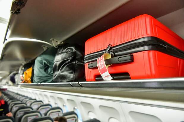 Россиян предупредили о последствиях лайфхака для обхода норм ручной клади в самолете