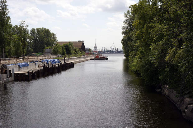 В гранит оделася Нева: гид по петербургским каналам... и канавкам