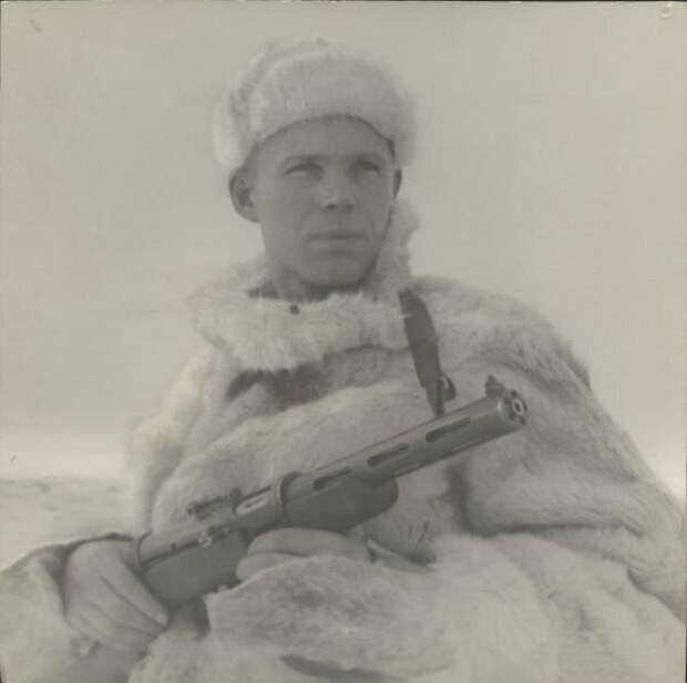 Разведчик по тылам противника старшина II статьи Моторин. Северный ВМФ. Сергей Шиманский, 1943 год, МАММ/МДФ.