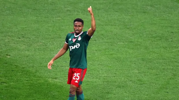 «Ждём и надеемся, что сможем улететь»: как футболист «Локомотива» застрял в Гвинее из-за мятежа