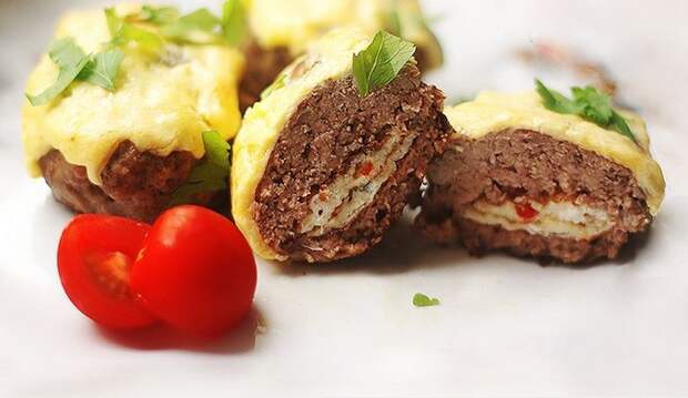 Мясные зразы с омлетом